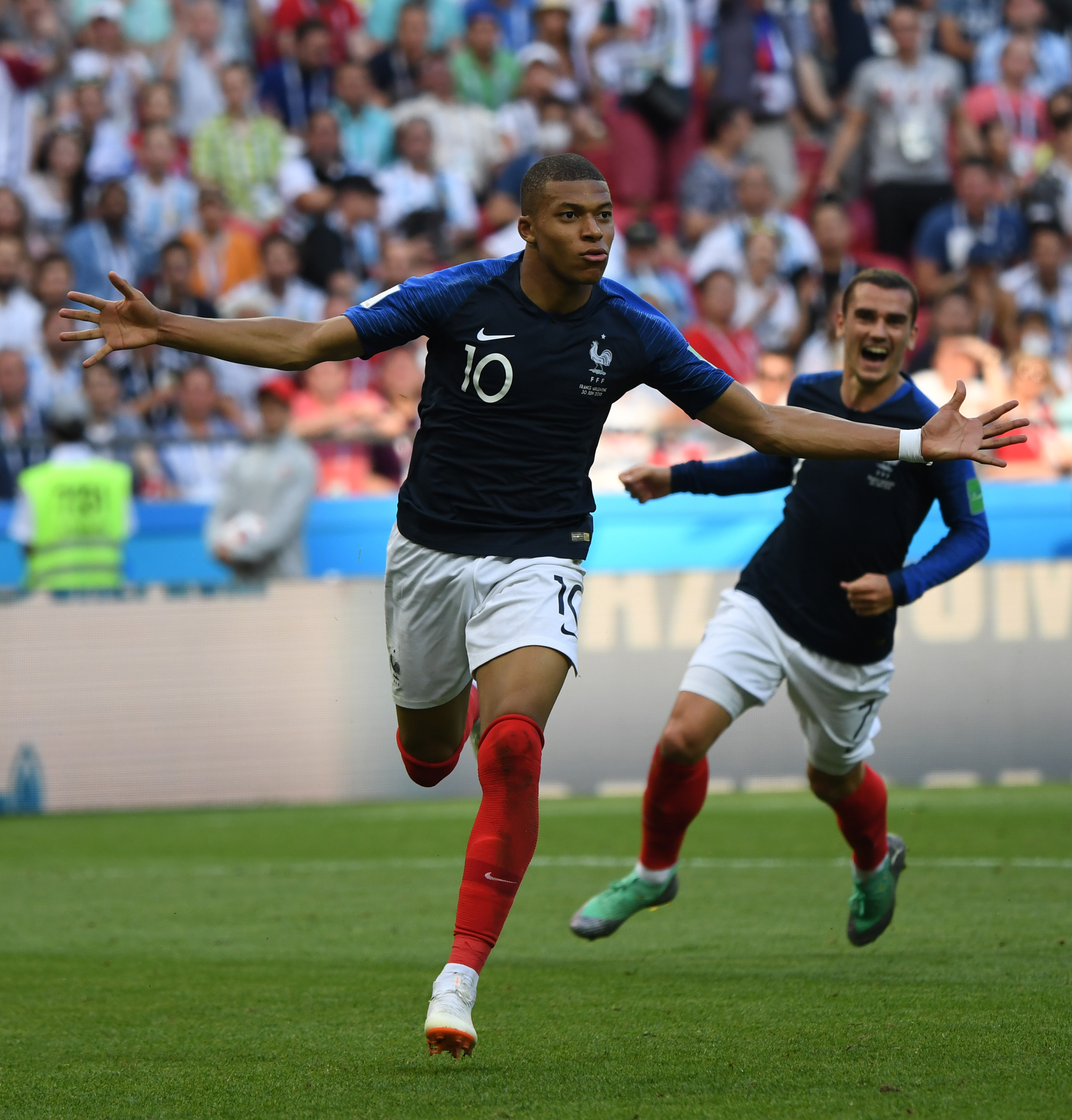 西媒：因与奥维耶多密切接触，巴拉多利德将主帅阿尔玛达解职（西媒：因与奥维耶多往来过密，巴拉多利德解聘主帅阿尔玛达）