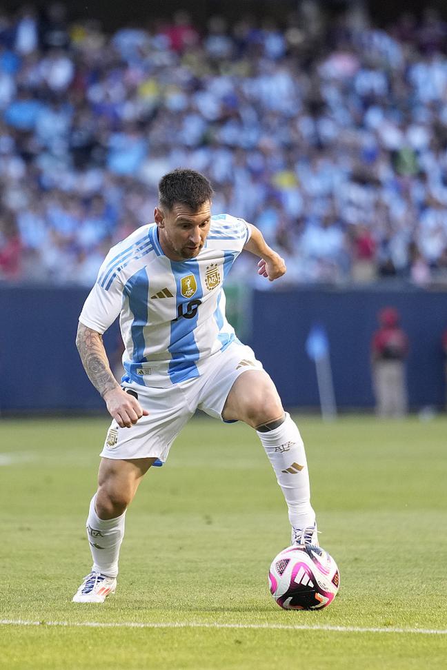 面对韩国梅开二度制胜，拜合拉木荣获本届熊猫杯赛事MVP