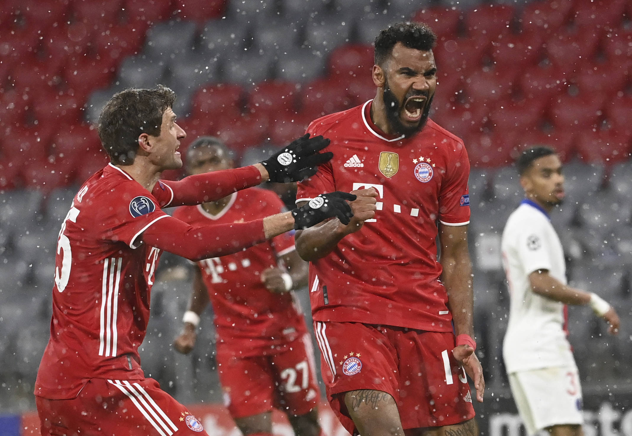 西班牙足协宣传反家暴：面对家庭暴力，直接出示红牌（西班牙足协发起反家暴倡议：对家庭暴力亮出红牌）