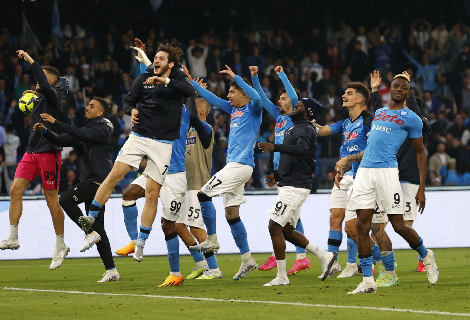 第二次“出差”，泰州的苏超冠军奖杯亮相成都幸福城市非遗展