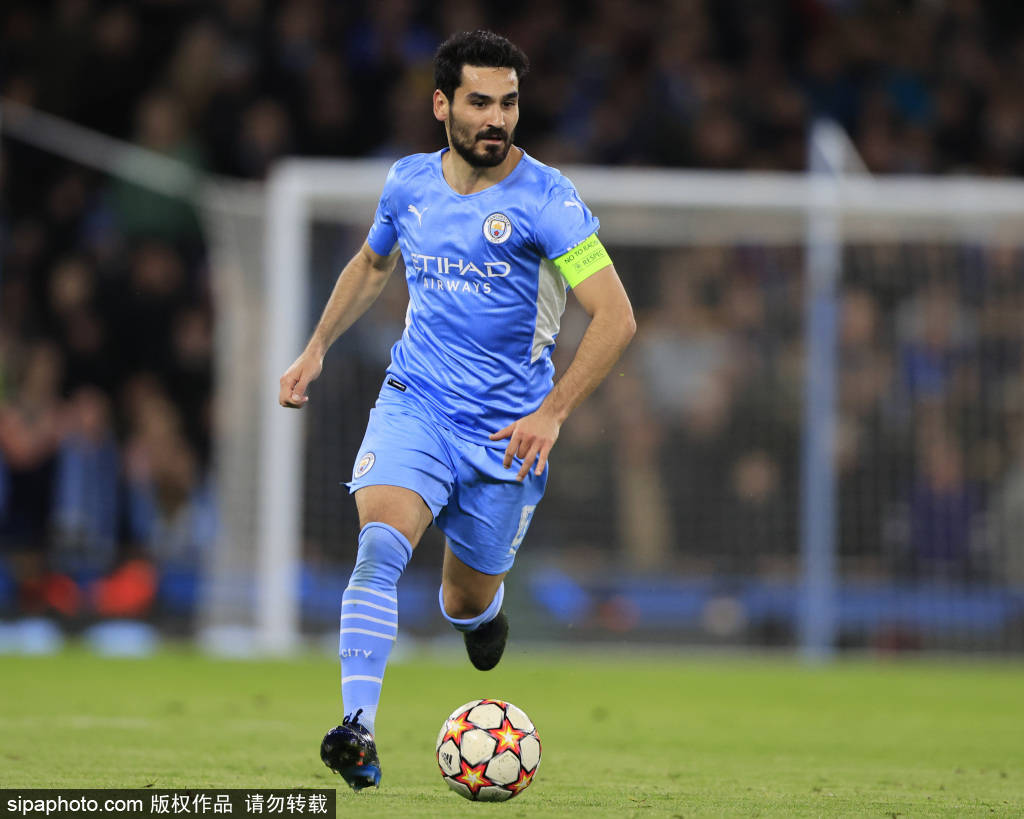 皇马0-2负塞尔塔赛后球员围攻裁判，一分钟内五黄一红