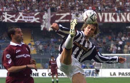 国足备战世界杯又晚了，邵佳一主打年轻牌，30岁老将淡出新国家队（国足世界杯备战再误时机，邵佳一力推年轻化，30岁老将淡出新国家队）