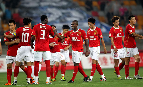 咔咔一顿扣！克里斯17中11&罚球9中6砍下28分8板4助2断