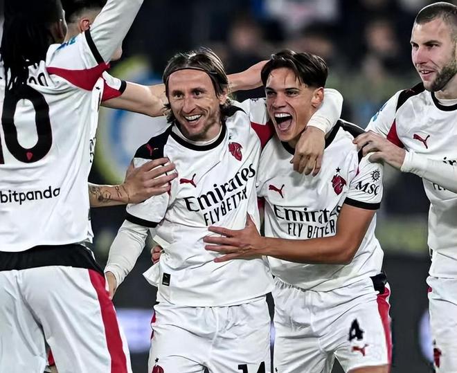 巴媒：内马尔下周一手术，恢复期一个月有望赶上新赛季揭幕战（巴媒称内马尔将于下周一接受手术，预计休养一月，有望赶上新赛季首战）