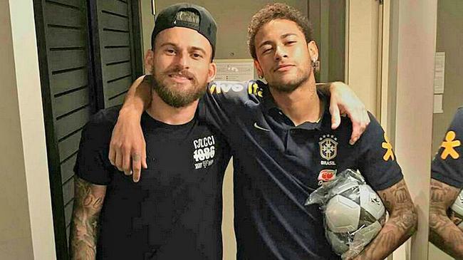 顶流对决！年终大战八强出炉：C罗PK安东尼、姆巴佩vs梅西（八强出炉！年终巅峰之战：C罗迎战安东尼，姆巴佩对垒梅西）