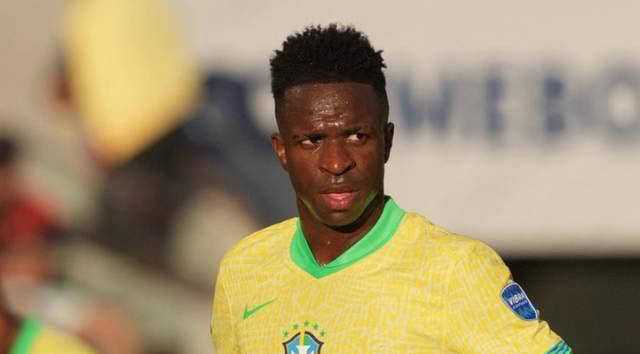 足球中超升班马爆冷击败卫冕冠军，全网热议