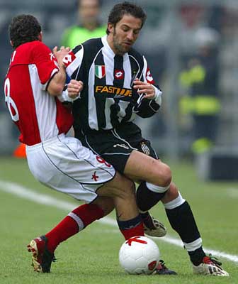 难逃四连败？海港三大核心缺阵亚冠，中超冠军本轮若再失利或将提前出局（海港三大核心缺阵亚冠告急：中超冠军本轮再失利恐提前出局，四连败阴霾难散）