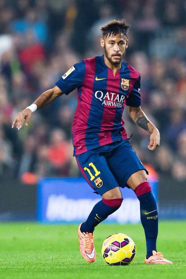 亚冠成都蓉城VS神户胜利船：周定洋坐镇 韦世豪+德尔加多领衔进攻（亚冠前瞻：成都蓉城PK神户胜利船，周定洋镇守中场，韦世豪与德尔加多领衔锋线）