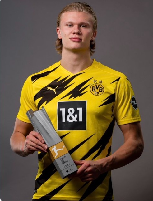 早报：米兰0-2遭那不勒斯淘汰，佛罗伦萨0-1洛桑（晨报：米兰0-2不敌那不勒斯出局，佛罗伦萨0-1负于洛桑）