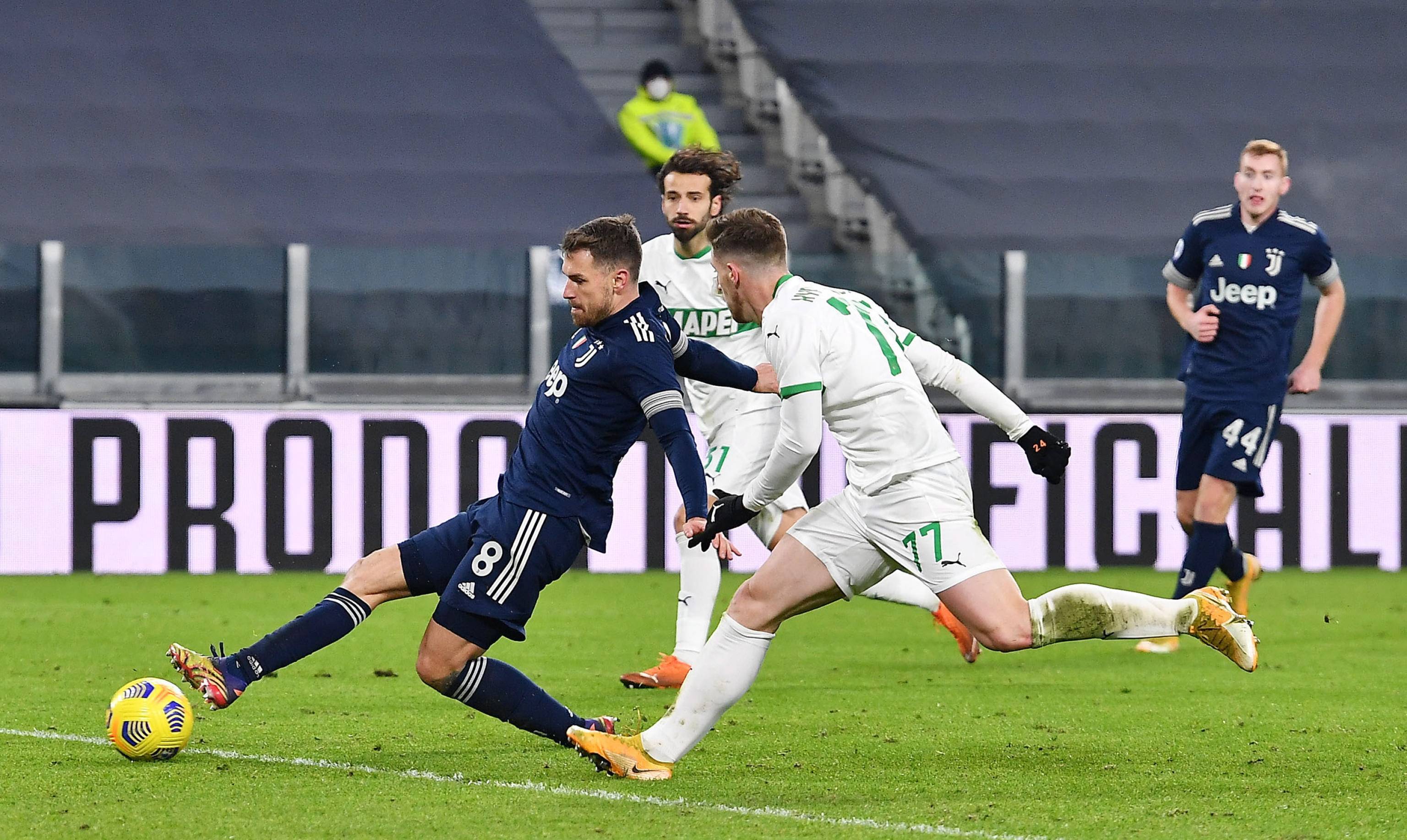 足球欧洲豪门战术失灵，主帅承认排兵布阵失误（欧洲豪门战术受挫，主帅坦言布阵出错）