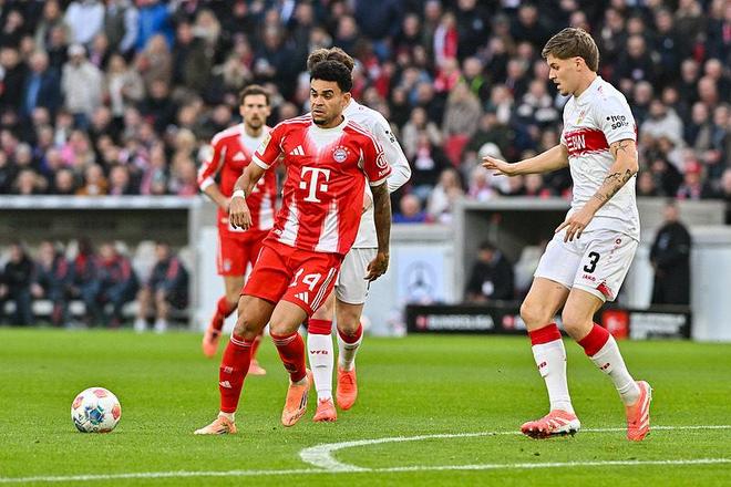 足球摄影最佳瞬间捕捉技巧（足球赛场精彩瞬间拍摄要领）