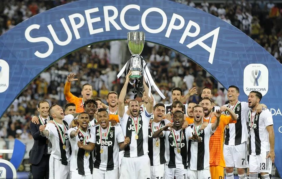 记者：谢什科表达了加盟曼联的愿望，但需更多时间做最终决定